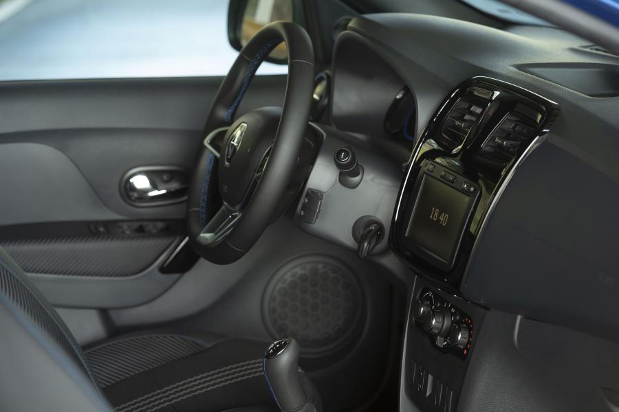 Интерьер Renault Sandero GT Line 2019 года  (LA) (фото 14 из 42)